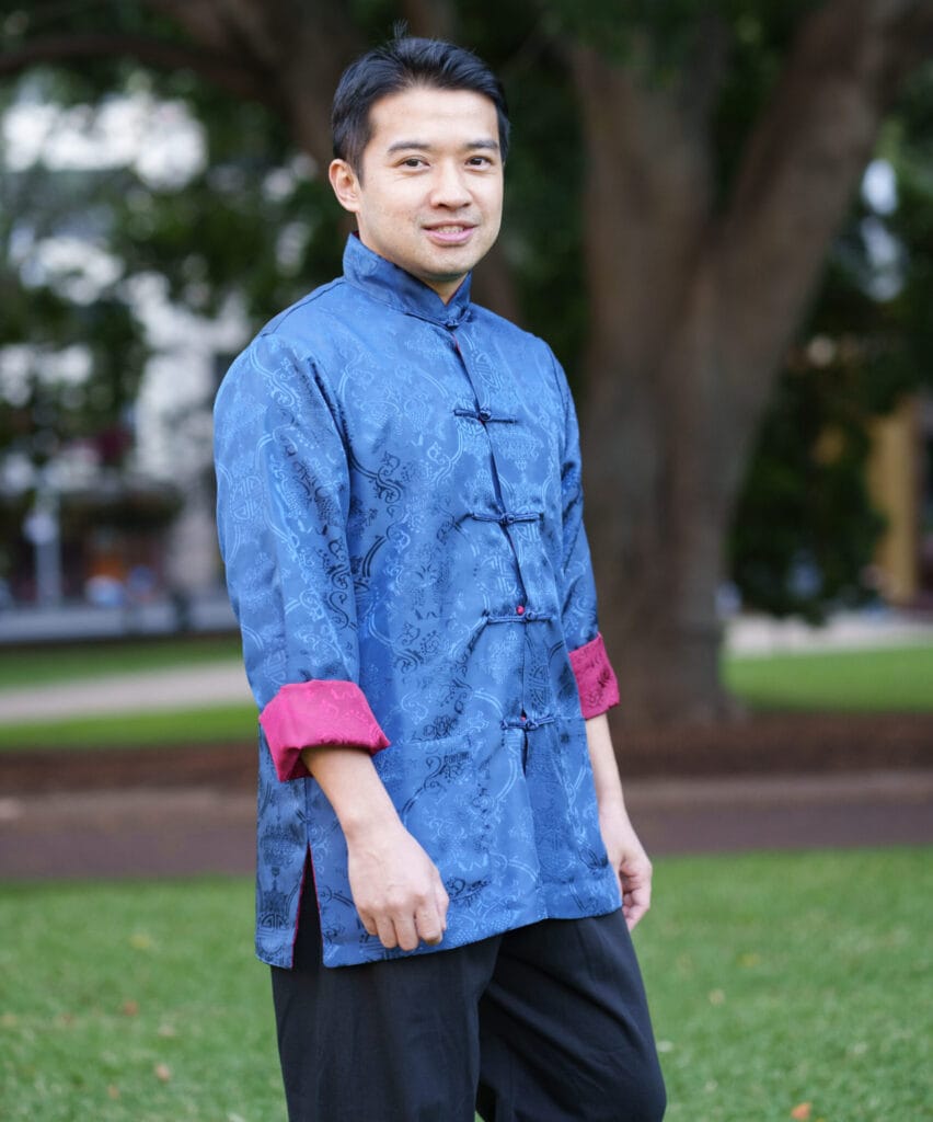 Mestre Andre Leung - Exercicios básicos e movimentos de tai chi chuan para iniciantes.